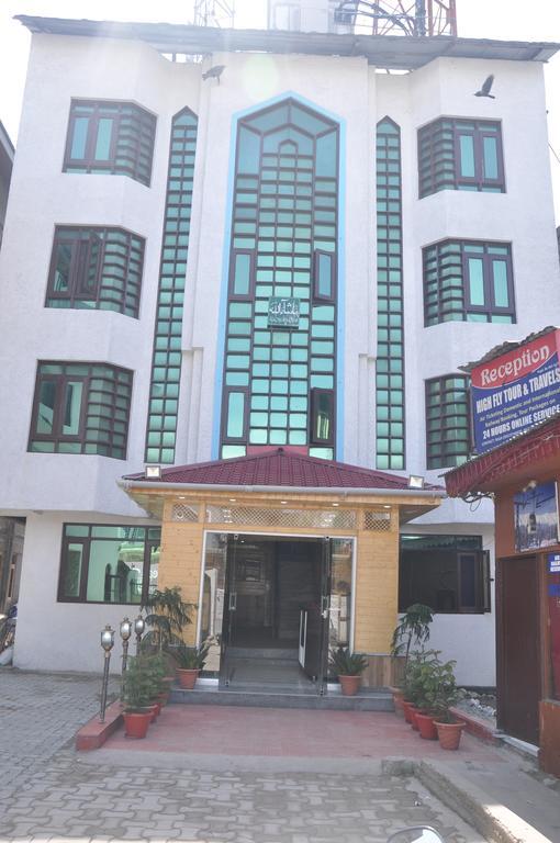 Hotel Azad Durgjan Kültér fotó