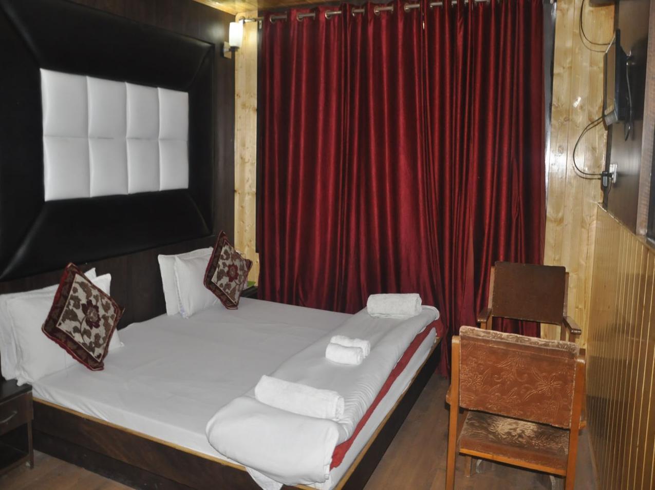 Hotel Azad Durgjan Kültér fotó