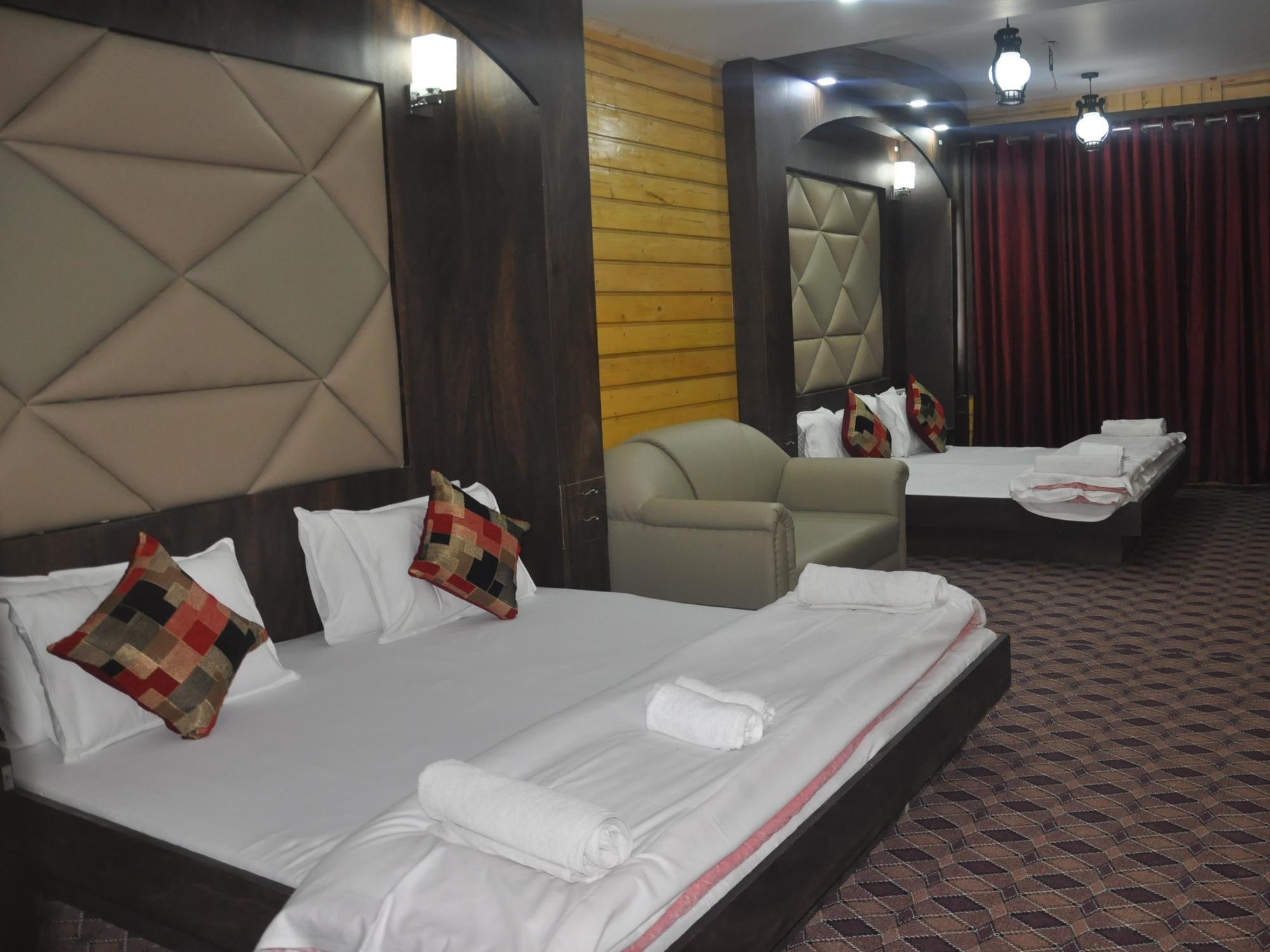 Hotel Azad Durgjan Kültér fotó