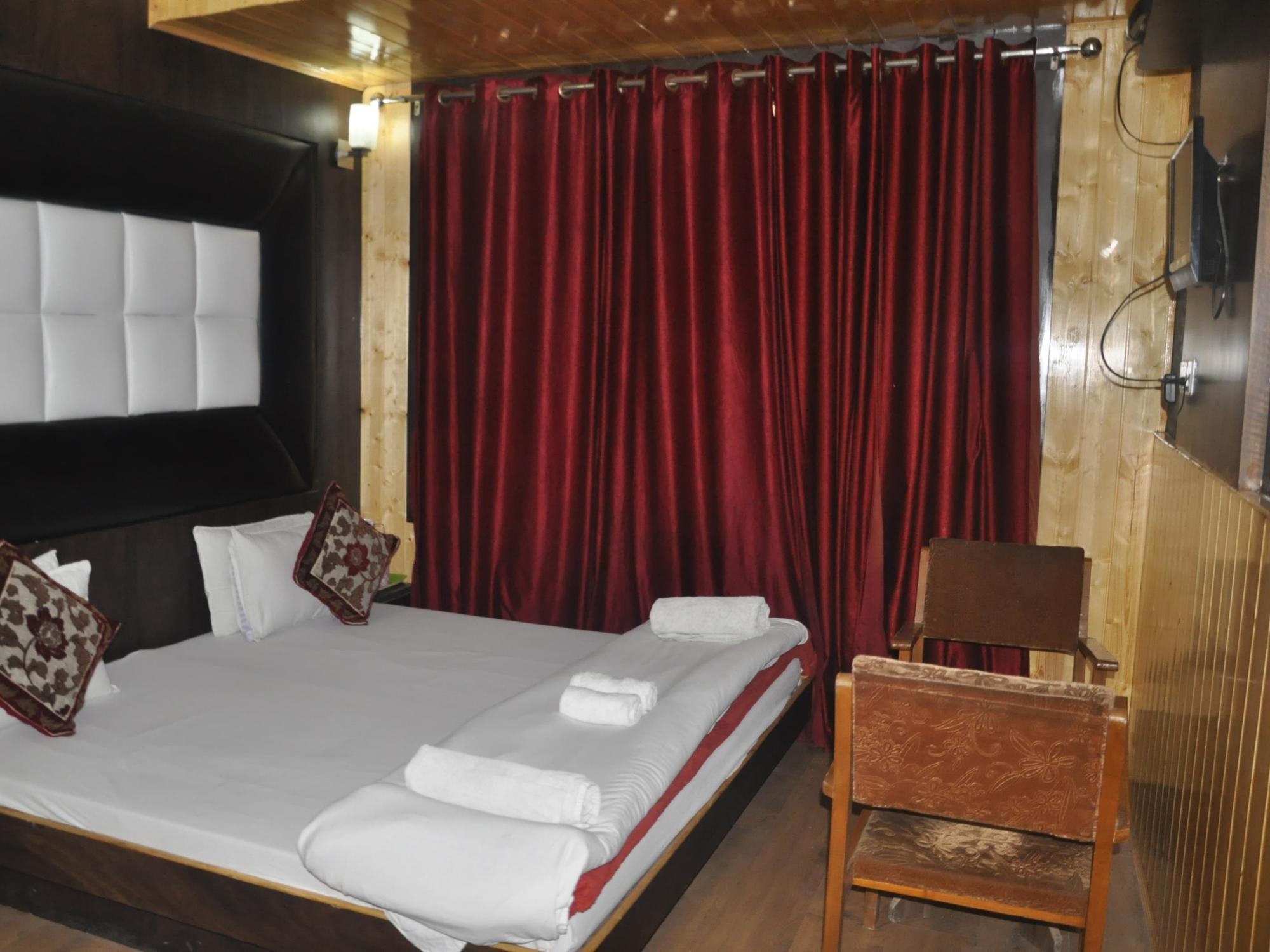 Hotel Azad Durgjan Kültér fotó